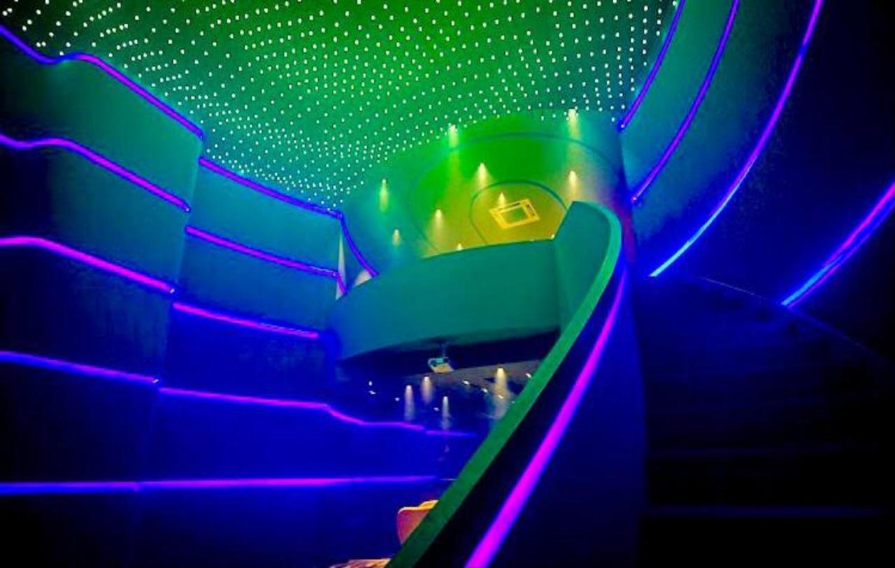 Weekend Address Managed By Stay Cation Surat Exterior photo
